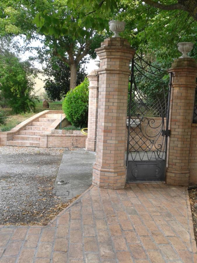 Ostra B&B Bread And Fantasy מראה חיצוני תמונה